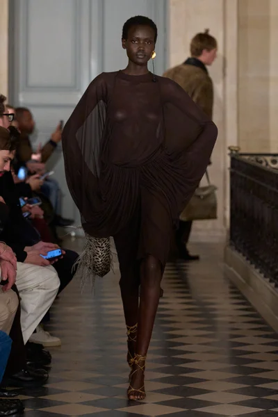 Look 32